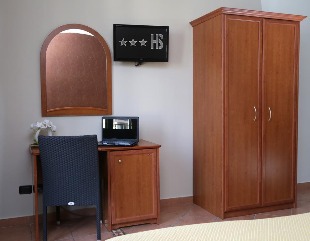 Hotel Stefano a Melito Melito di Napoli Bagian luar foto
