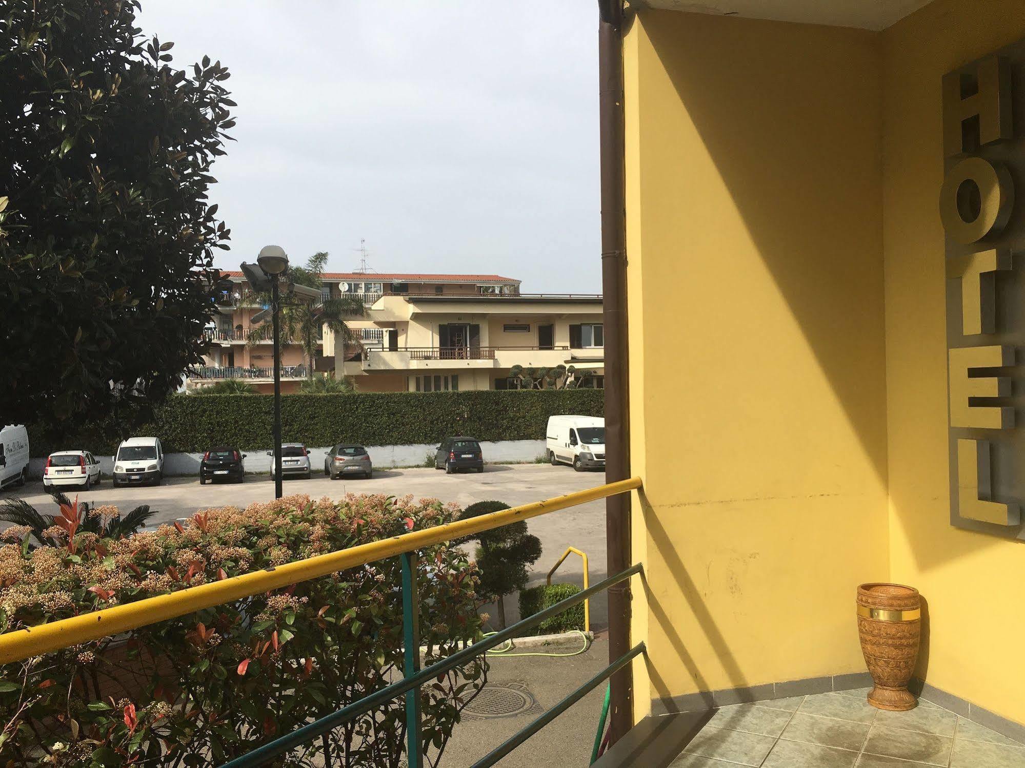 Hotel Stefano a Melito Melito di Napoli Bagian luar foto